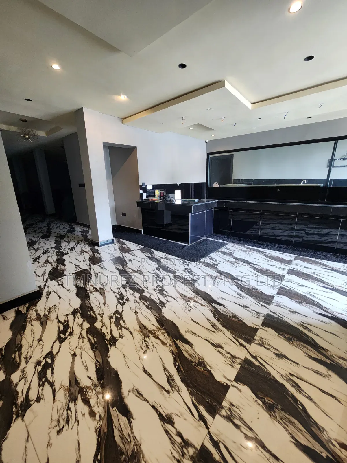 Groundfloor Shop Direct Faccing Road in a Busy Road Lekki Phase1 in Lekki Phase 1