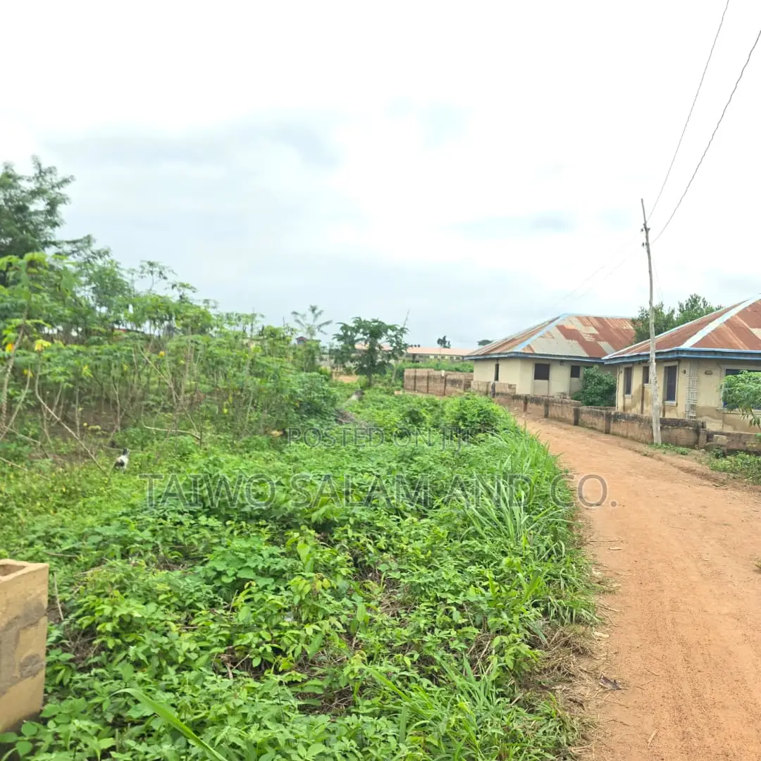 1 Acre of Land in Moniya