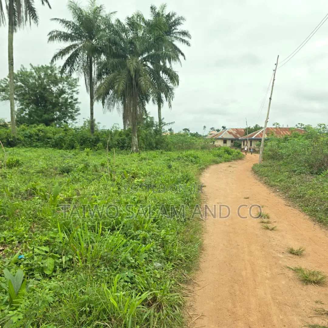 1 Acre of Land in Moniya