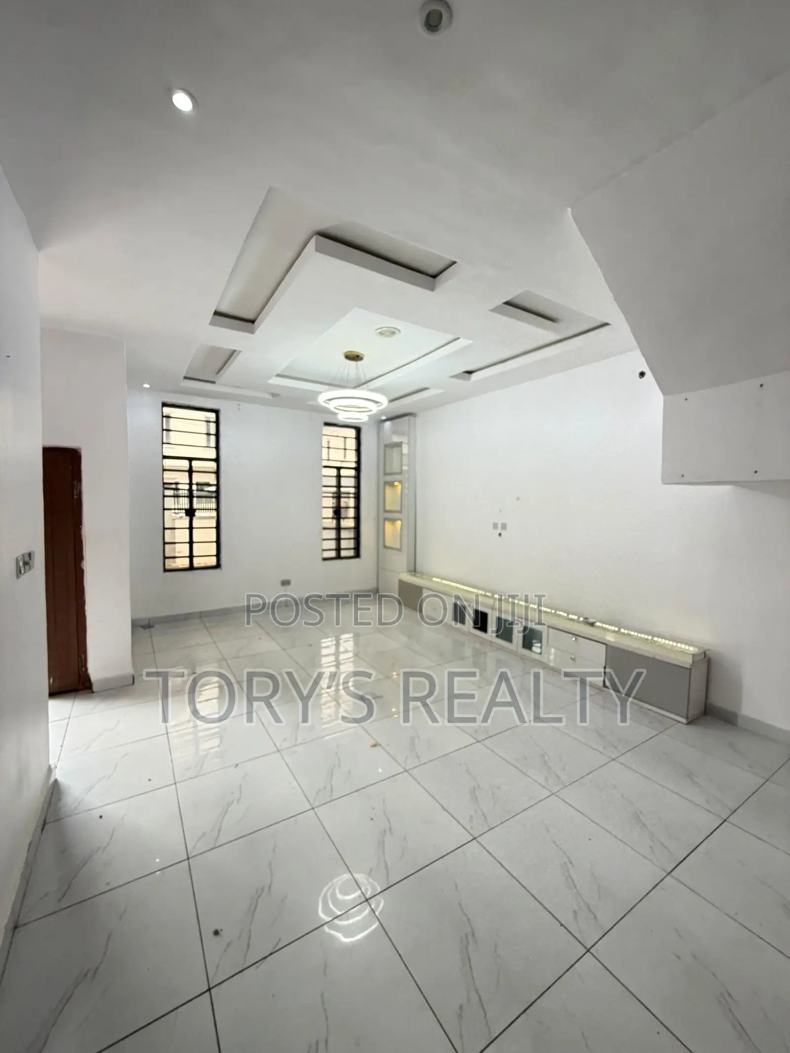 4bdrm Duplex in Chevron for sale in Chevron