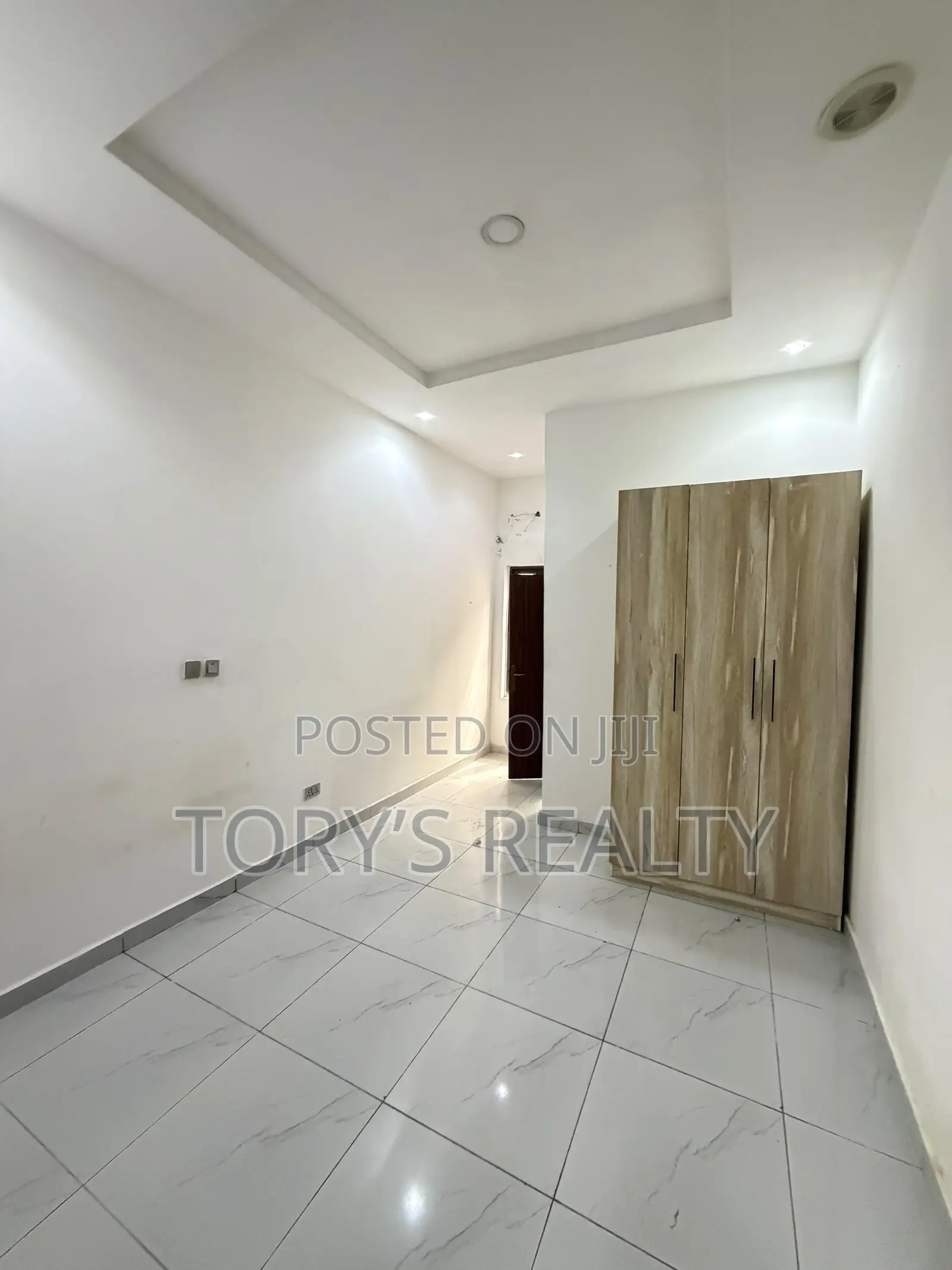 4bdrm Duplex in Chevron for sale in Chevron