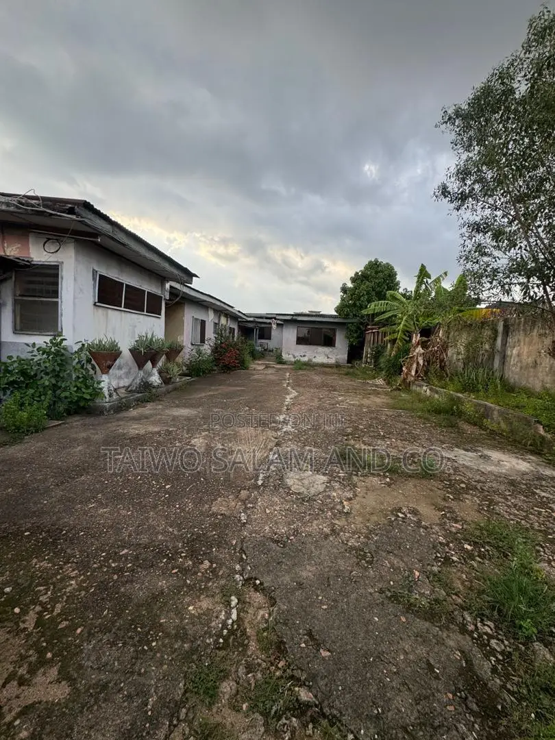815sqm Land With Demolishable Structure in Bodija
