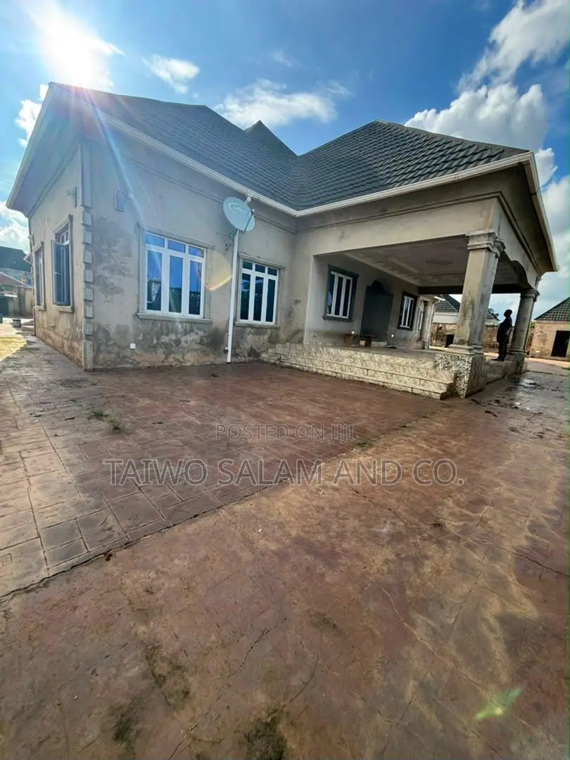 5bdrm Bungalow in Akobo for sale in Akobo