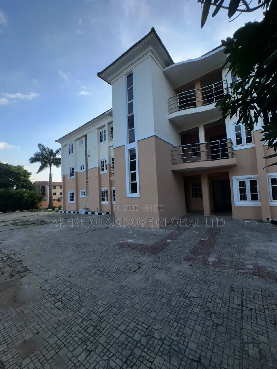 3bdrm Block of Flats in Wuse Zone Abuja for rent in Zone 5 / Wuse