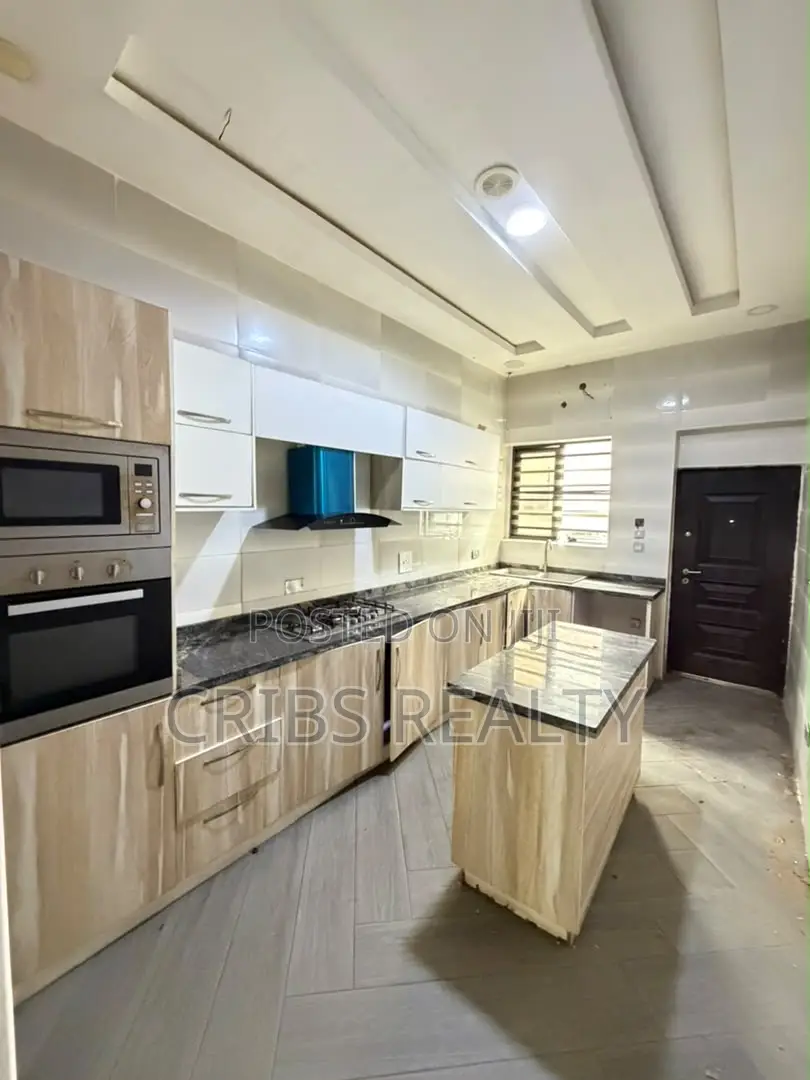 Furnished 4bdrm Duplex in Chevron for sale in Chevron