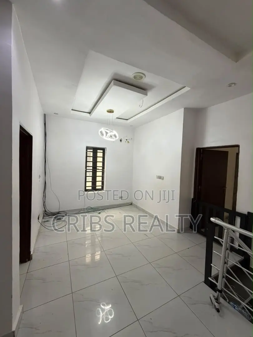 Furnished 4bdrm Duplex in Chevron for sale in Chevron