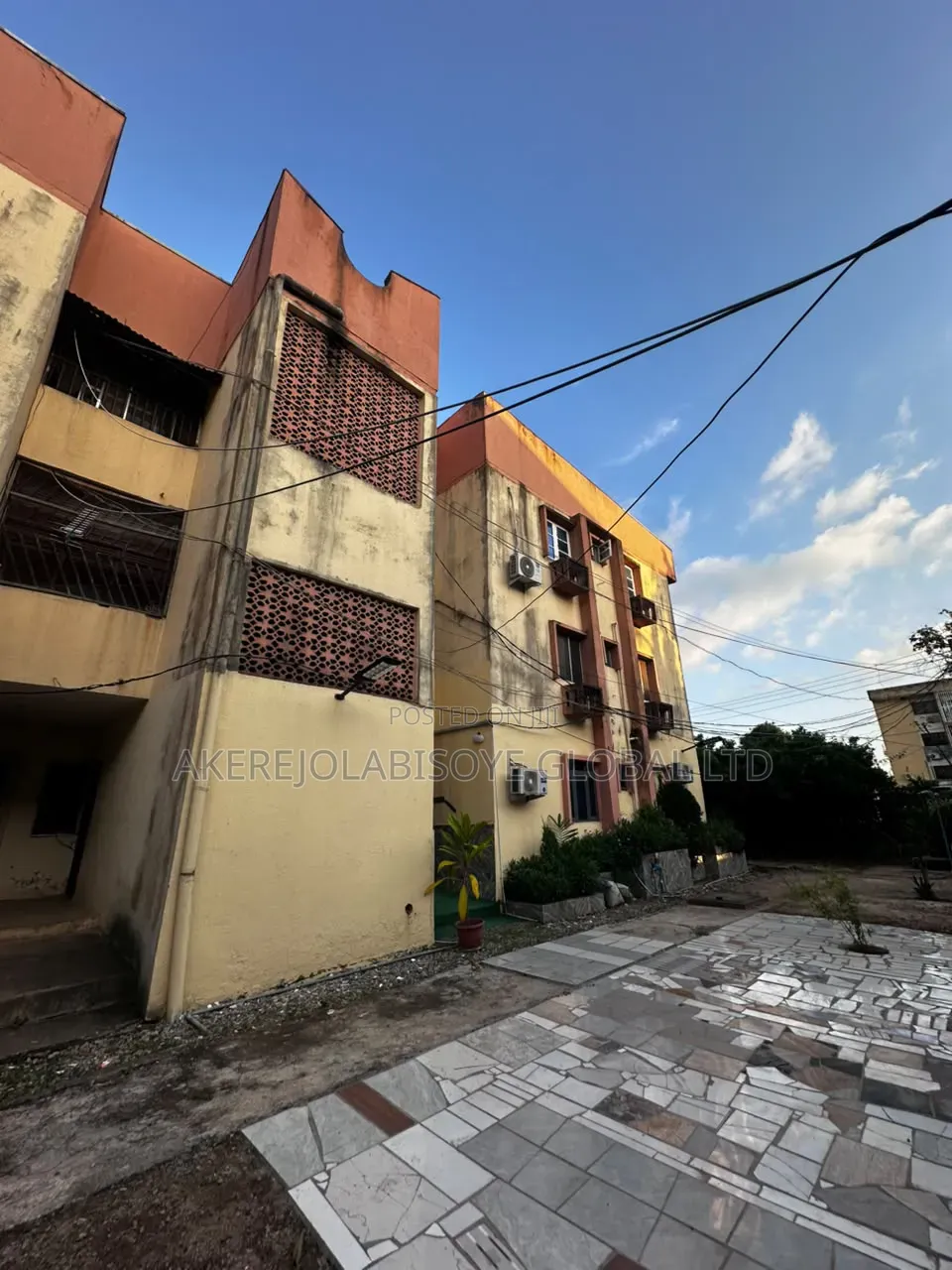 3bdrm Block of Flats in Wuse Zone Abuja for sale in Zone 5 / Wuse