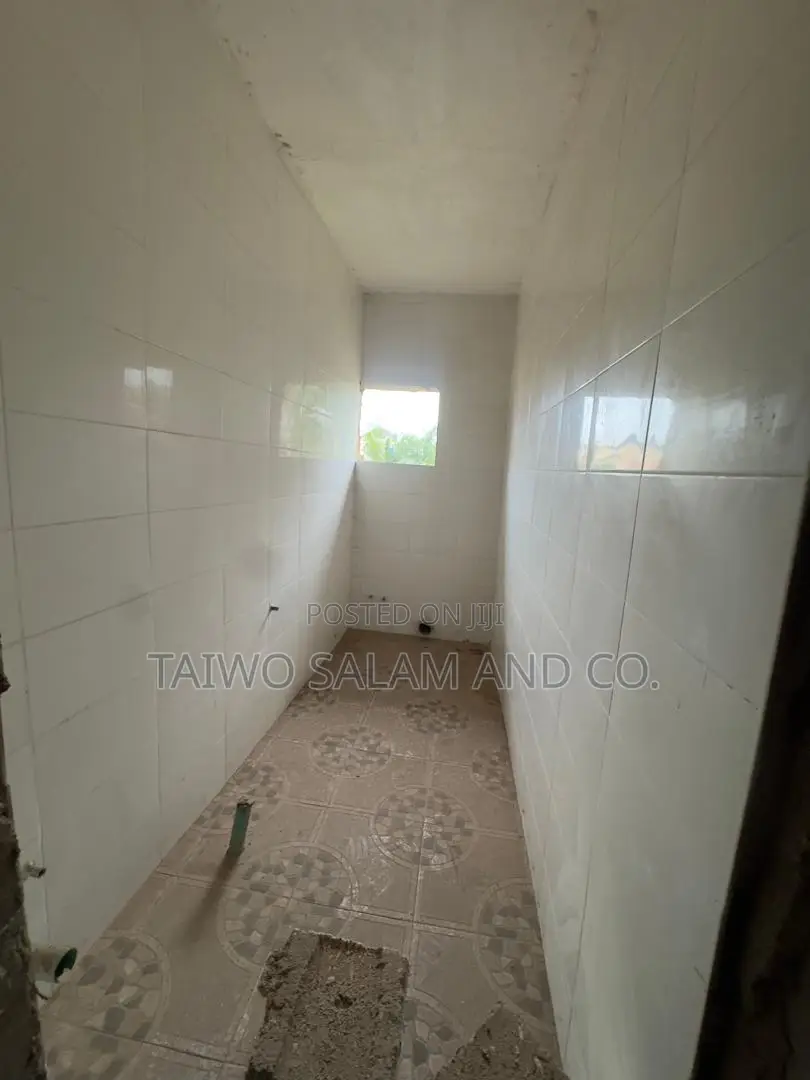 787sqm Land With Office Commercial Complex in Ibadan Polytechnic/University