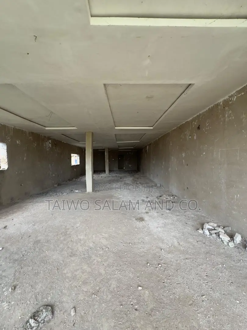 787sqm Land With Office Commercial Complex in Ibadan Polytechnic/University