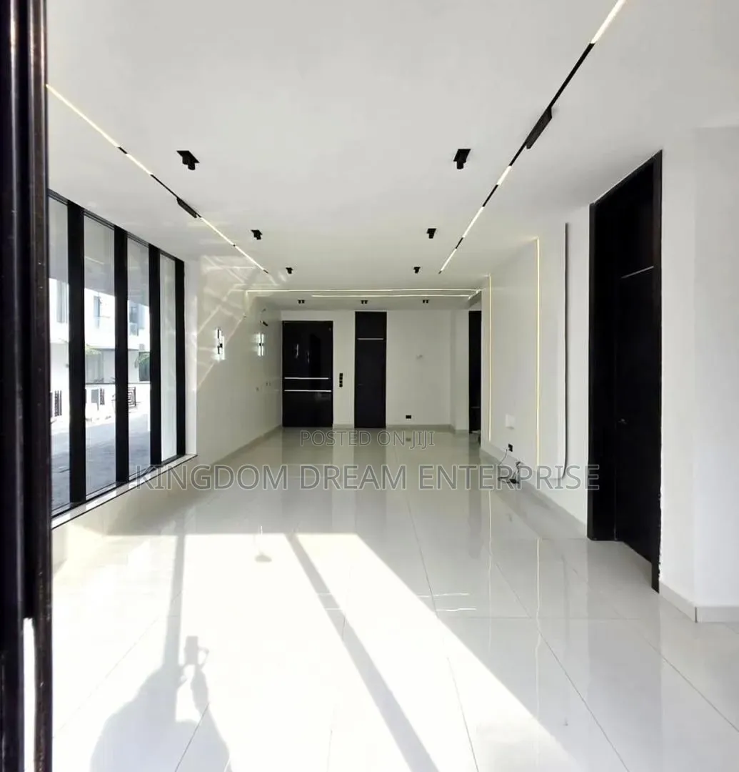 5bdrm Duplex in Chevron Drive Lekki for sale in Chevron