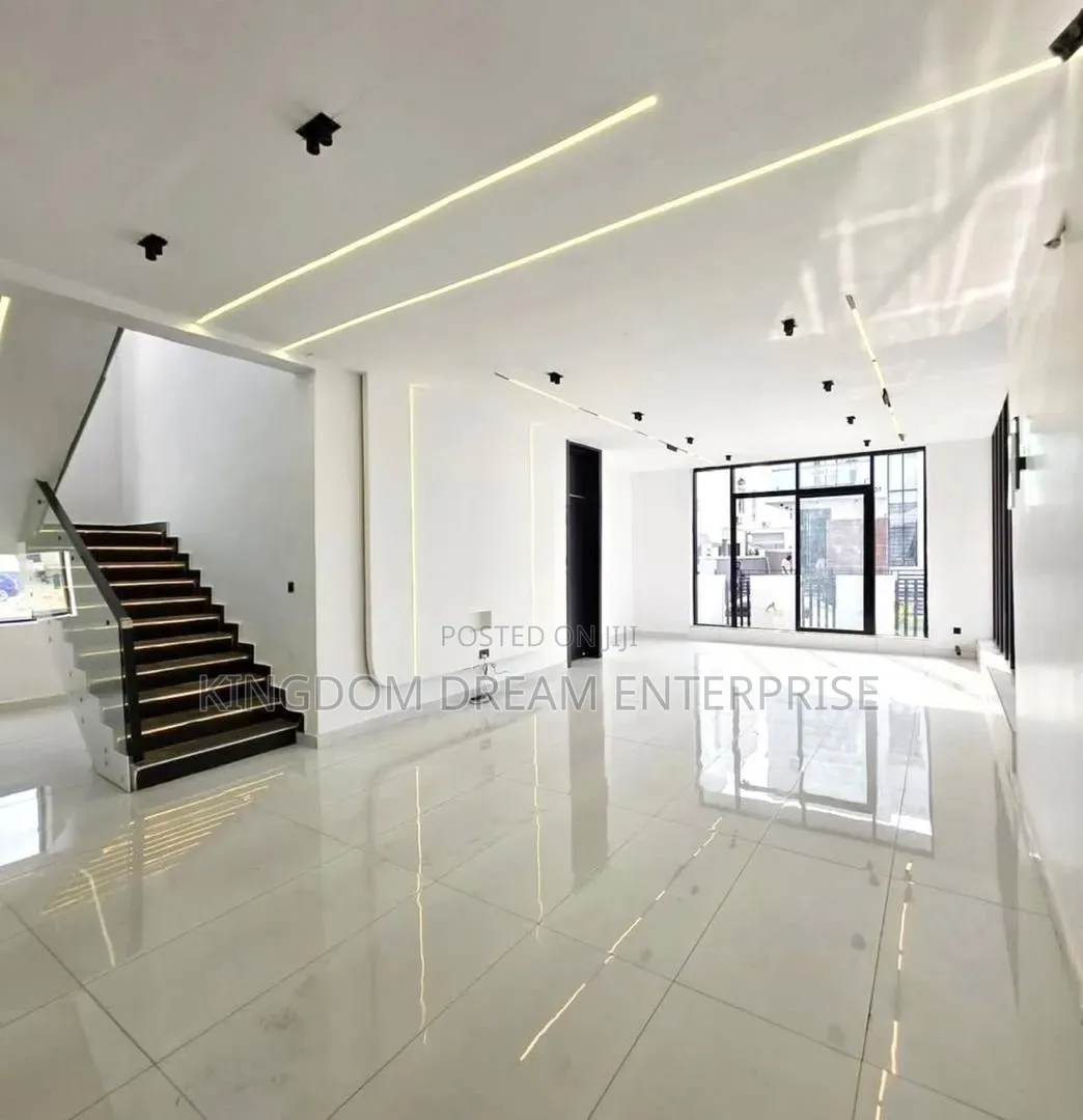 5bdrm Duplex in Chevron Drive Lekki for sale in Chevron