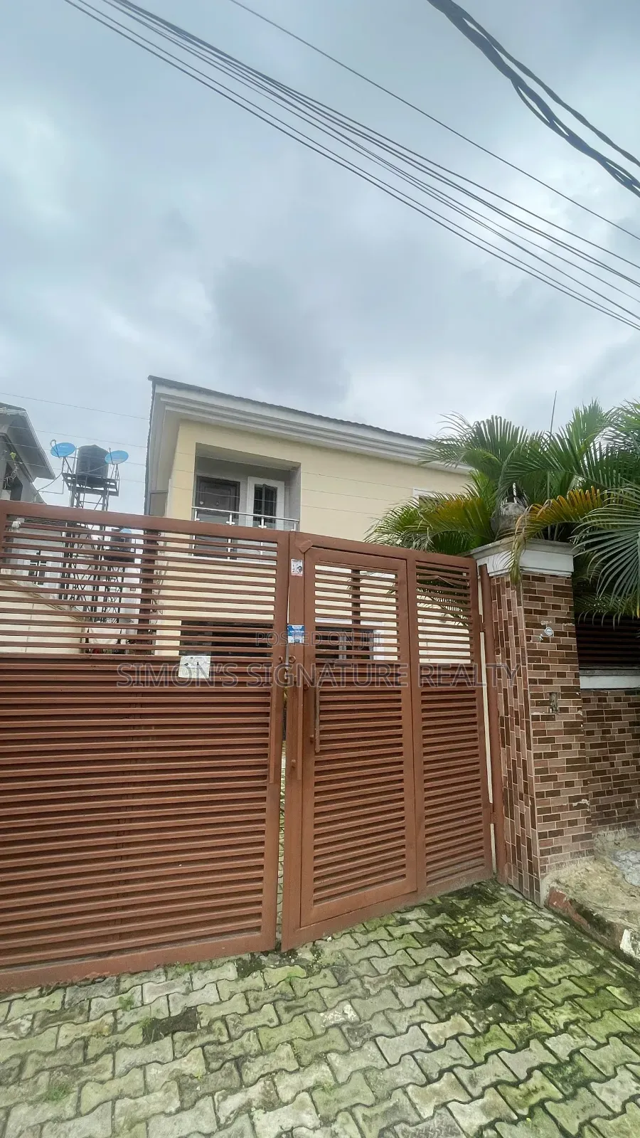 4bdrm Duplex in Chevron for sale in Chevron