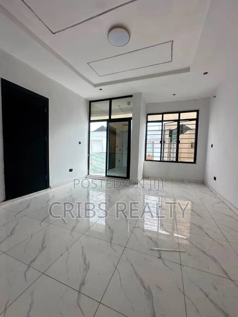 4bdrm Duplex in Ikota for sale in Ikota
