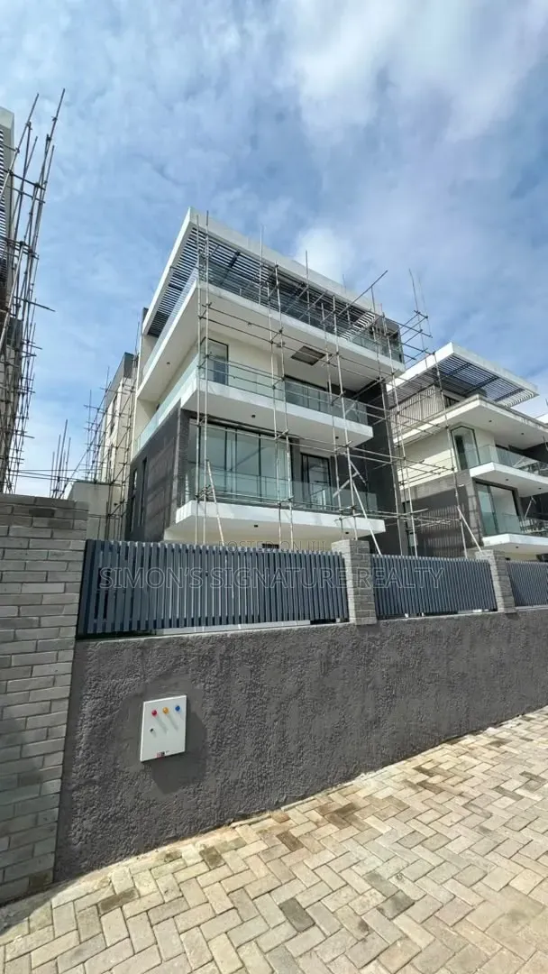 5bdrm Duplex in Banana Island for sale in Banana Island