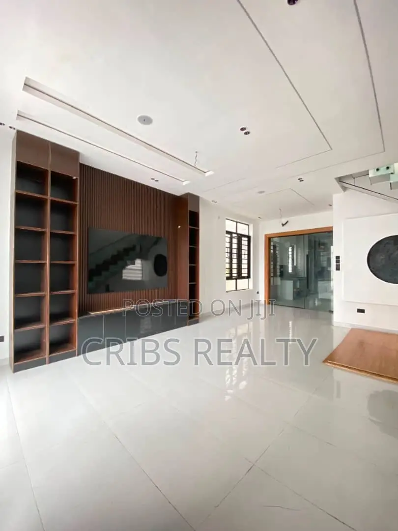 4bdrm Duplex in Chevron for sale in Chevron