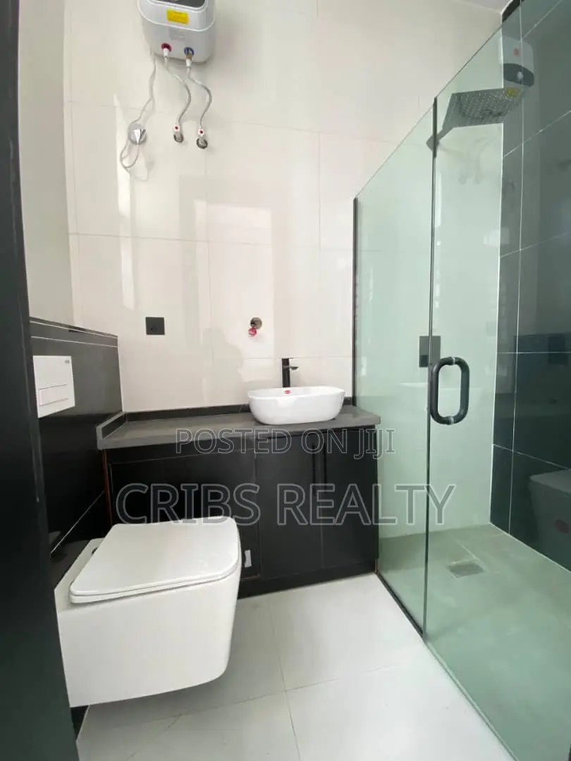 4bdrm Duplex in Chevron for sale in Chevron