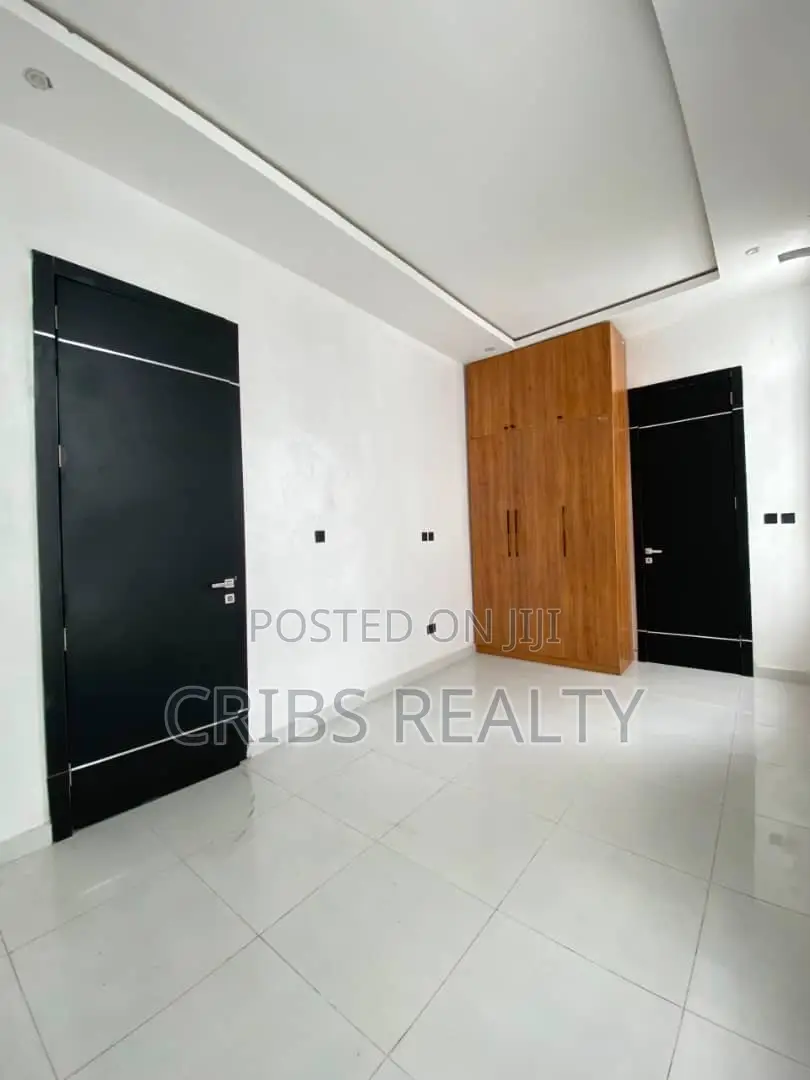 4bdrm Duplex in Chevron for sale in Chevron