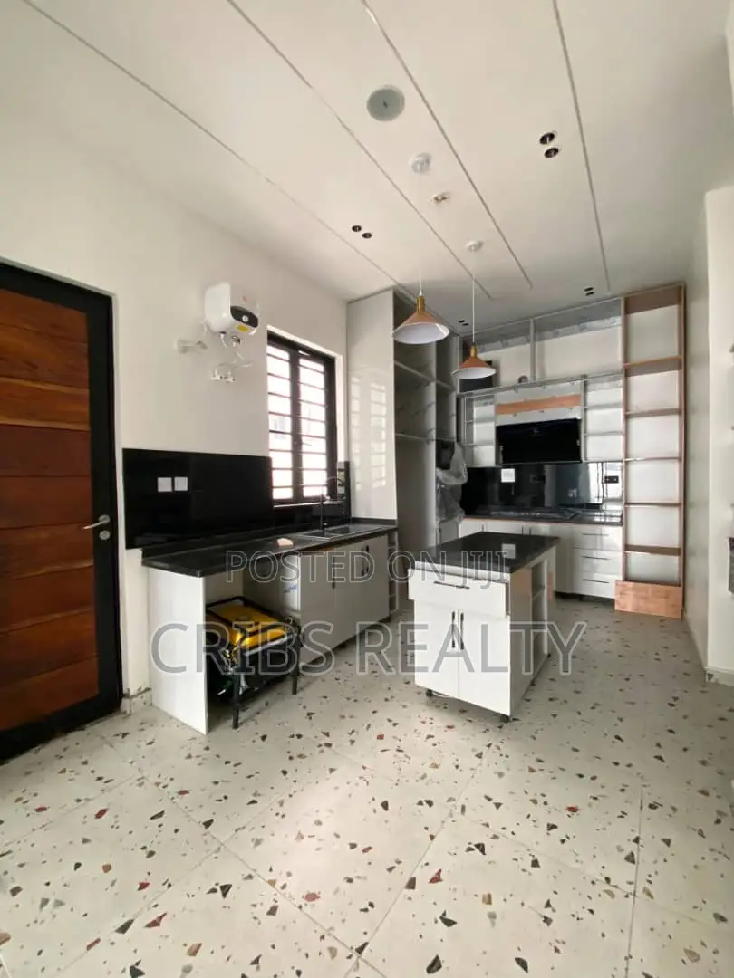 4bdrm Duplex in Chevron for sale in Chevron