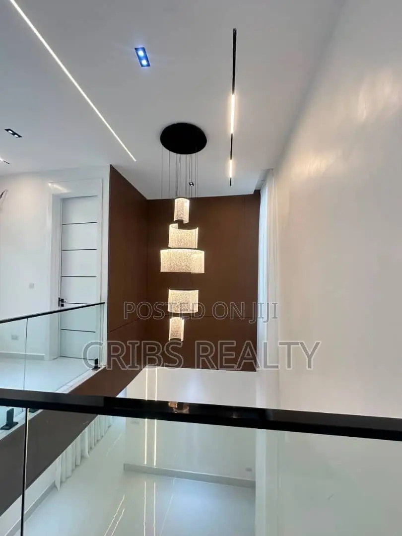 5bdrm Duplex in Chevron for sale in Chevron