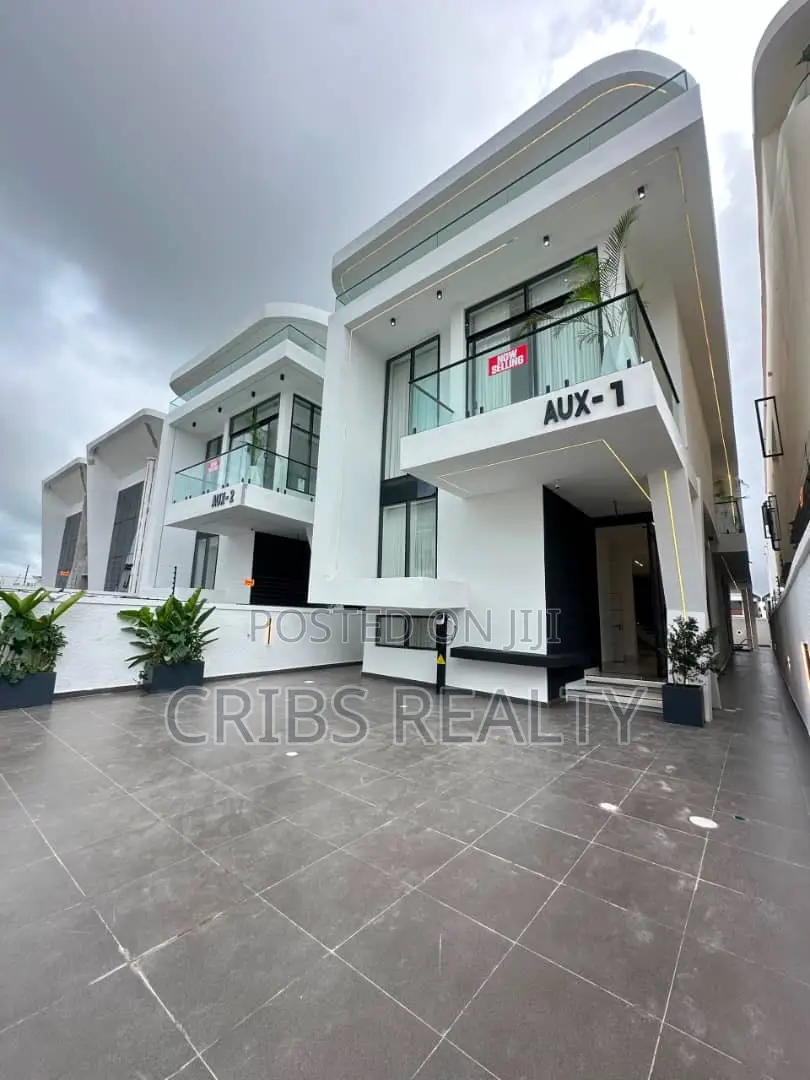 5bdrm Duplex in Chevron for sale in Chevron