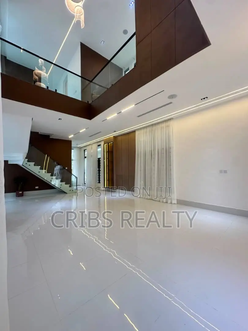 5bdrm Duplex in Chevron for sale in Chevron