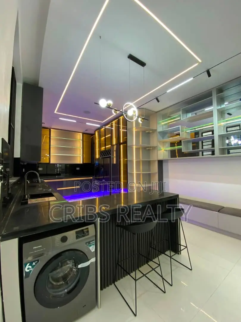5bdrm Duplex in Chevron for sale in Chevron
