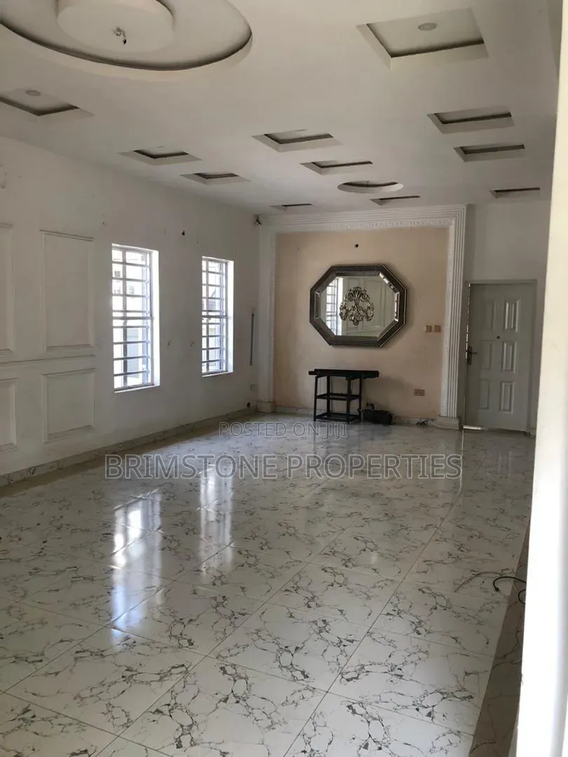 Furnished 4bdrm Duplex in Chevron for rent in Chevron