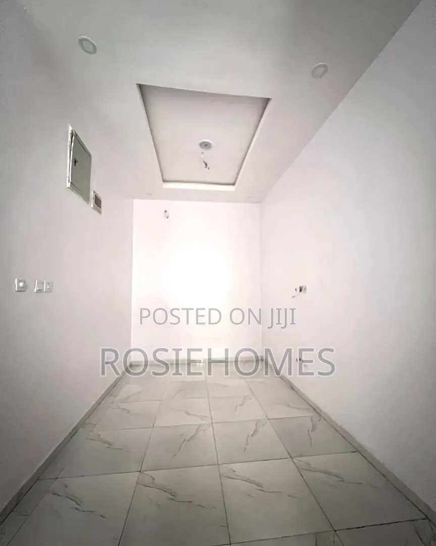 4bdrm Duplex in Ikota Gra for rent in Ikota
