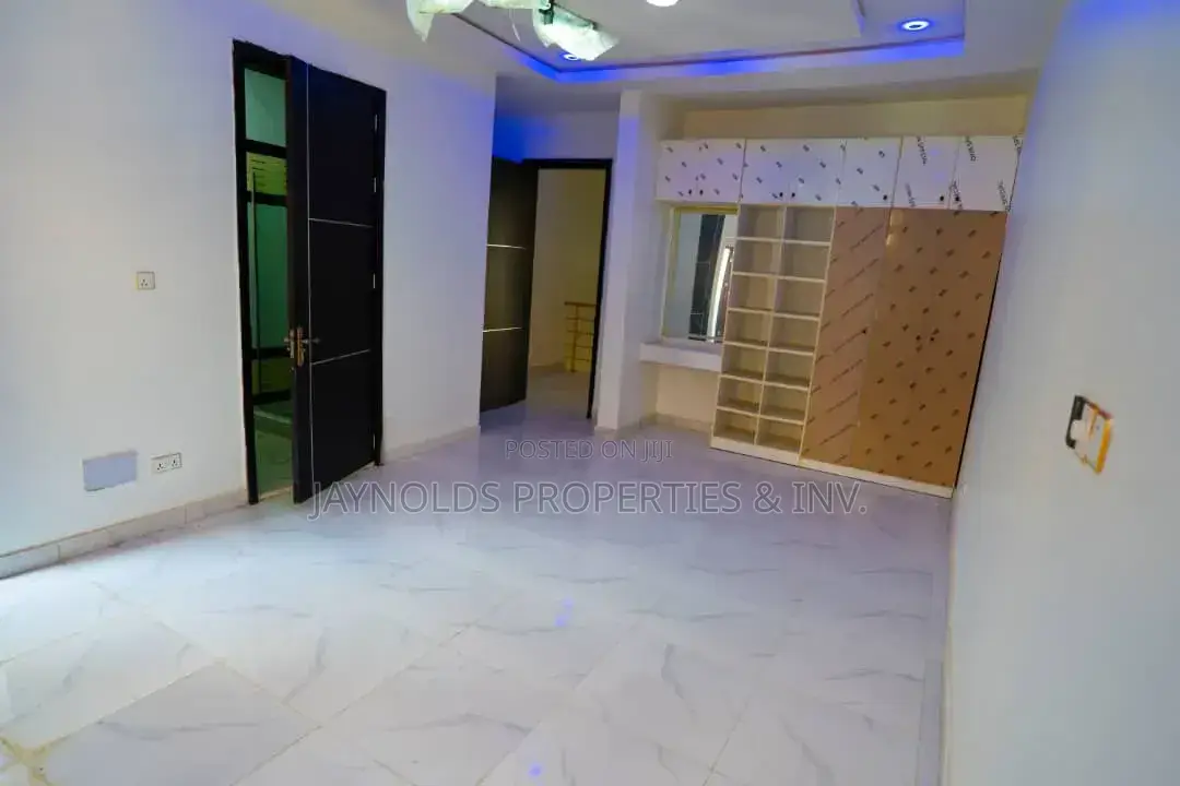2bdrm Duplex in Lafiaji for sale in Lafiaji