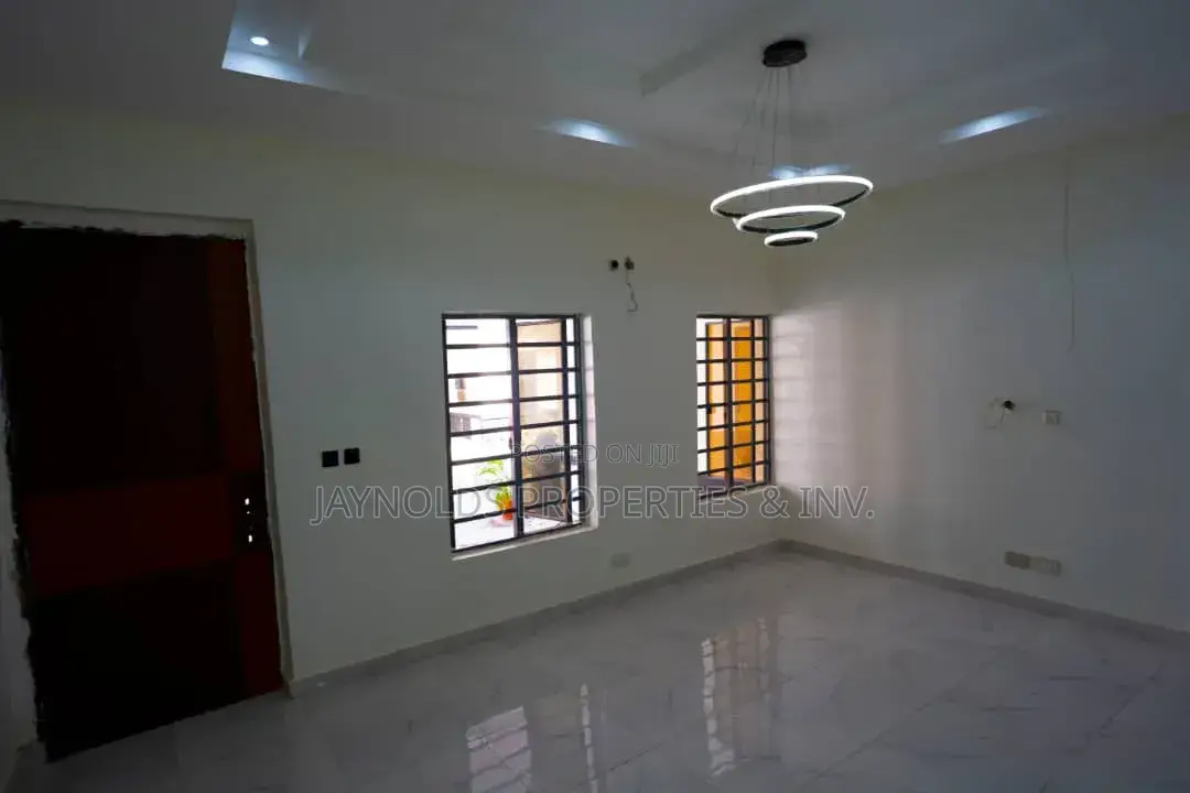 2bdrm Duplex in Lafiaji for sale in Lafiaji