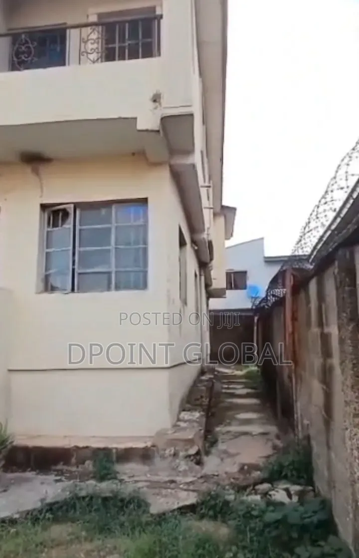6bdrm Block of Flats in Omole Phase 2 for sale in Omole Phase 2