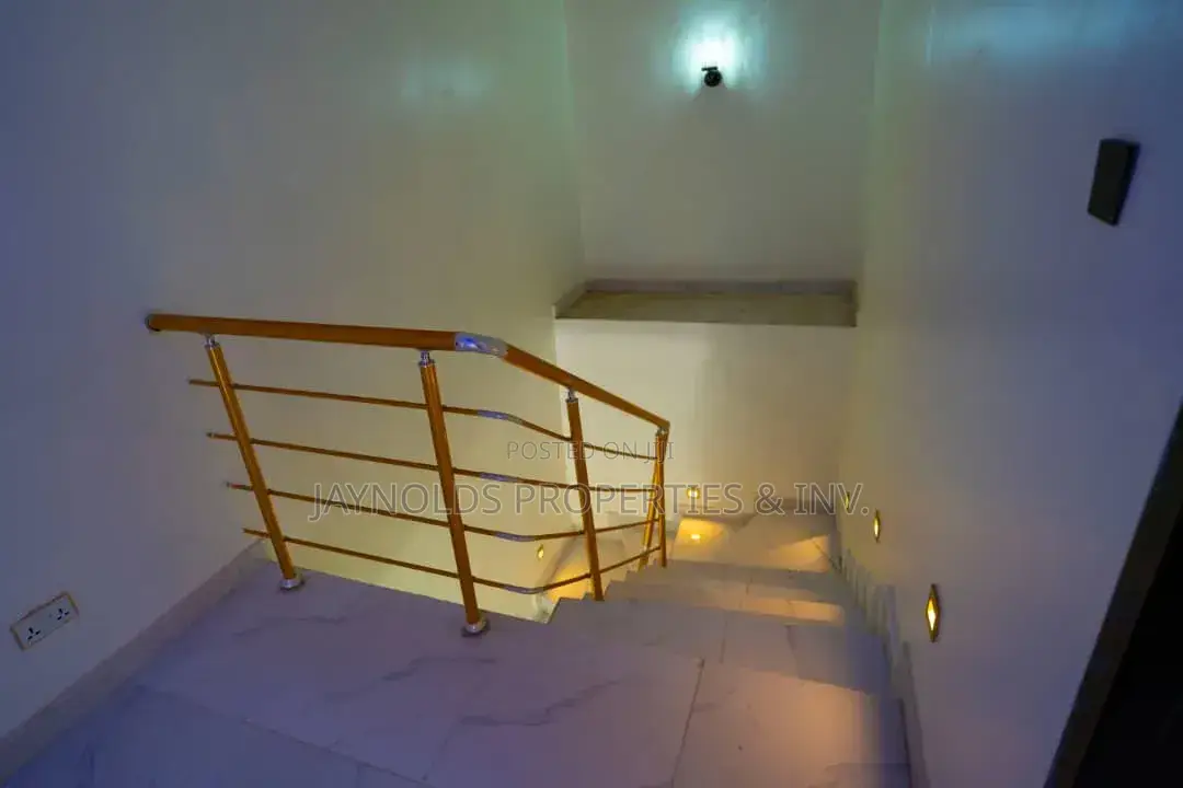 2bdrm Duplex in Lafiaji for sale in Lafiaji