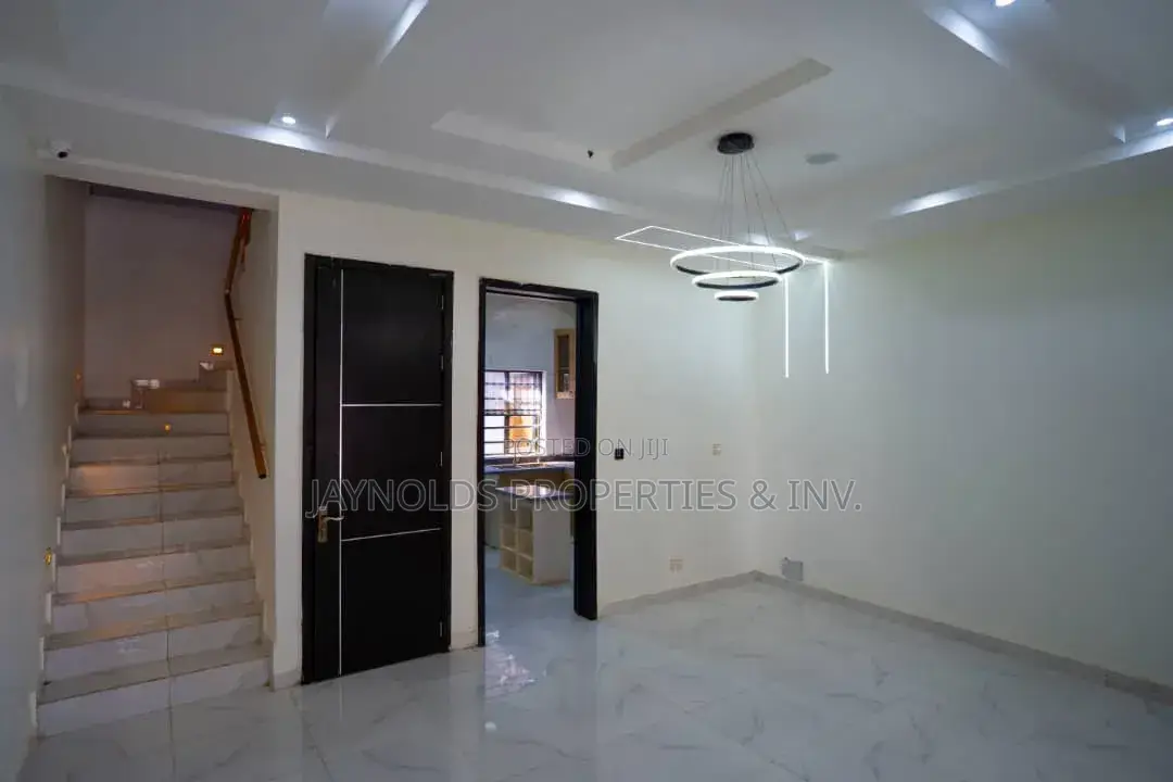 2bdrm Duplex in Lafiaji for sale in Lafiaji