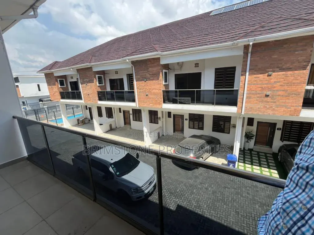 Furnished 4bdrm Duplex in Chevron for rent in Chevron