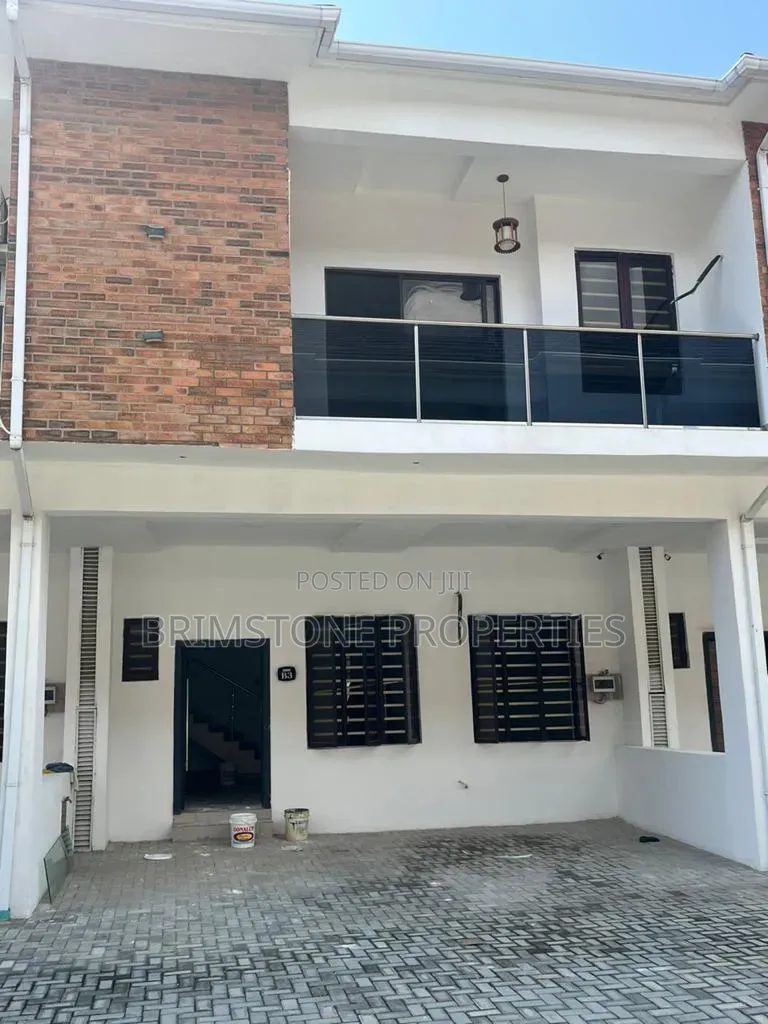 Furnished 4bdrm Duplex in Chevron for rent in Chevron