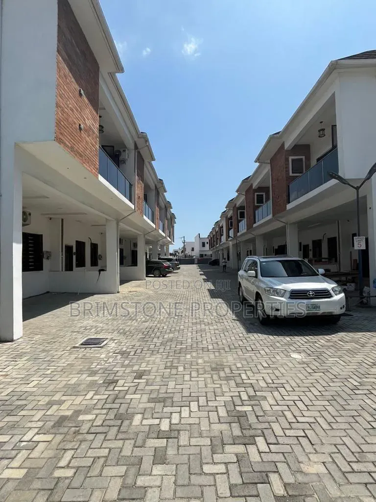 Furnished 4bdrm Duplex in Chevron for rent in Chevron