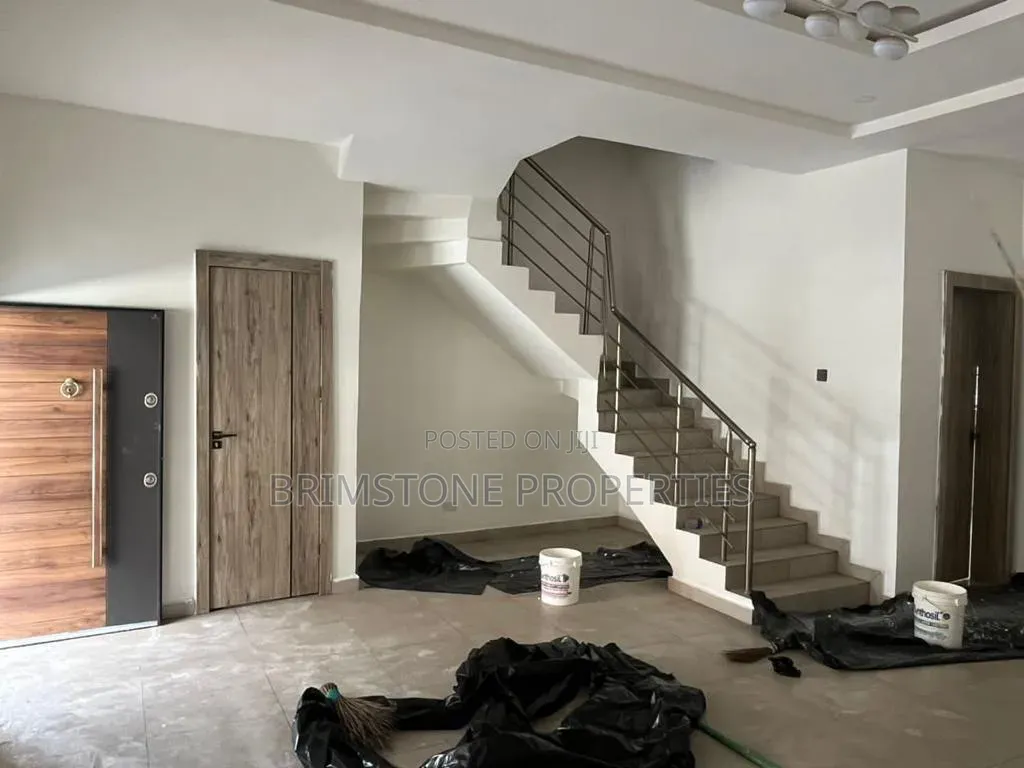 Furnished 4bdrm Duplex in Chevron for rent in Chevron