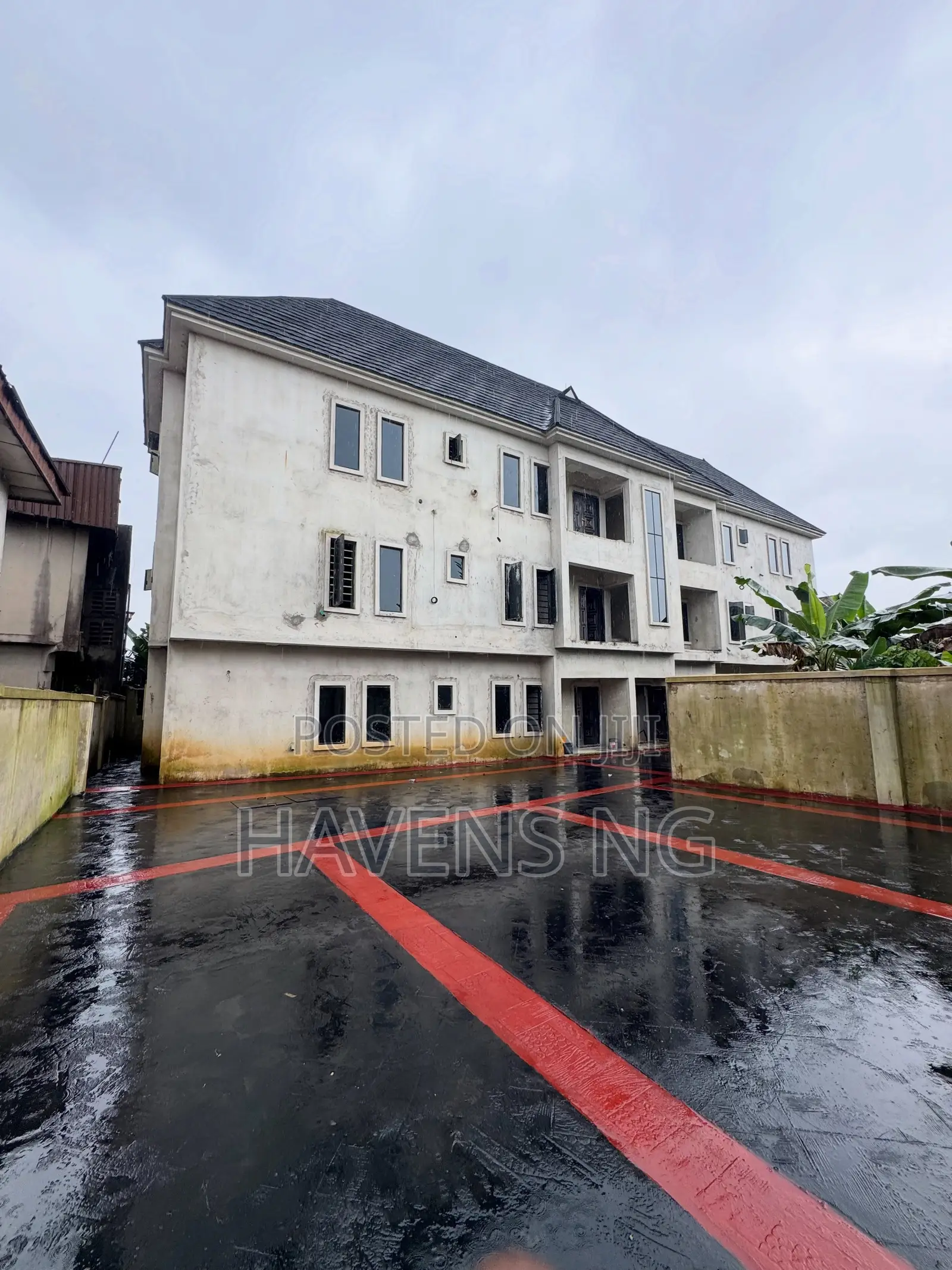 11bdrm Block of Flats in Obio-Akpor for sale in Obio-Akpor