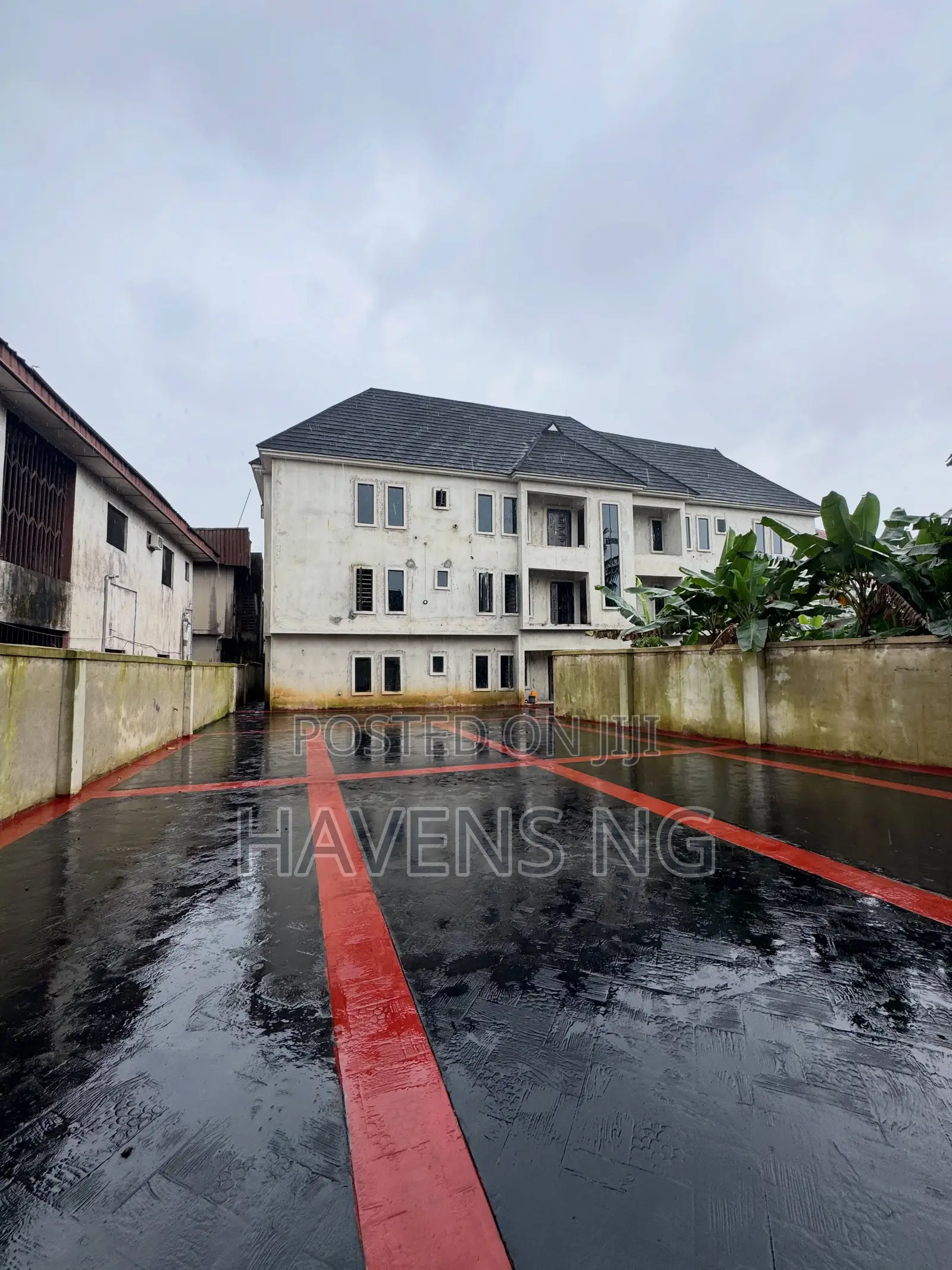 11bdrm Block of Flats in Obio-Akpor for sale in Obio-Akpor