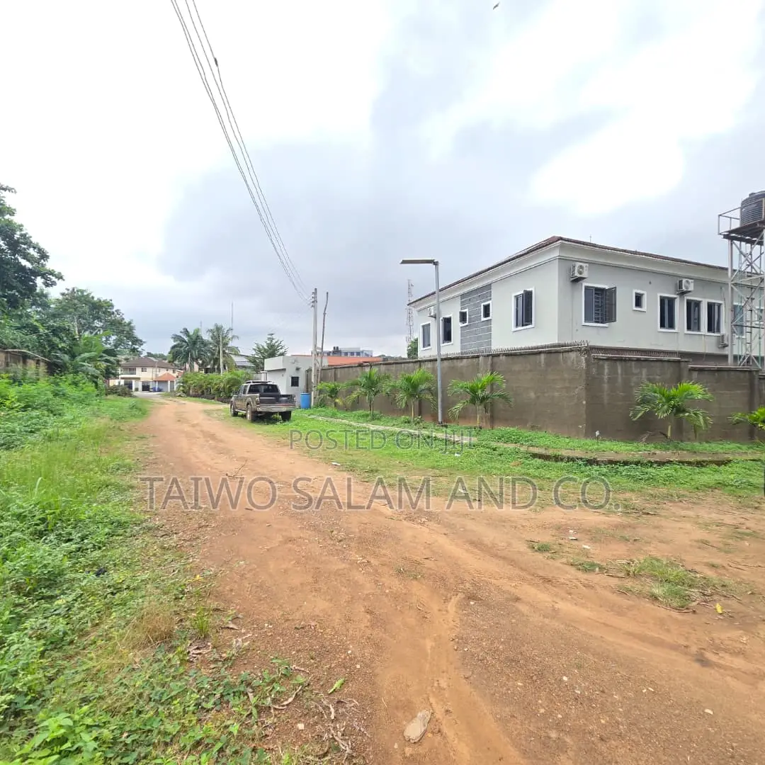 7bdrm Duplex in Agodi for sale in Agodi