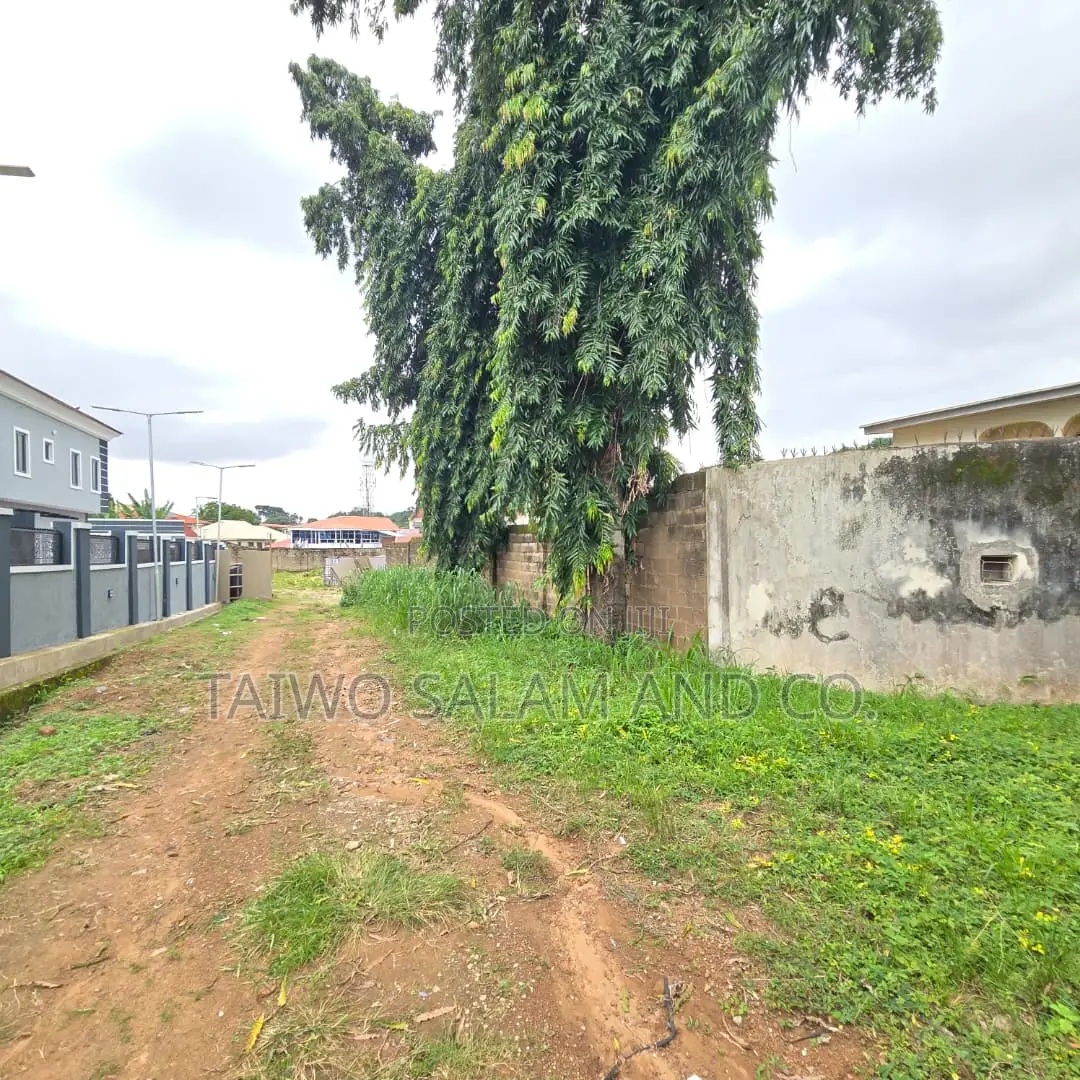 7bdrm Duplex in Agodi for sale in Agodi