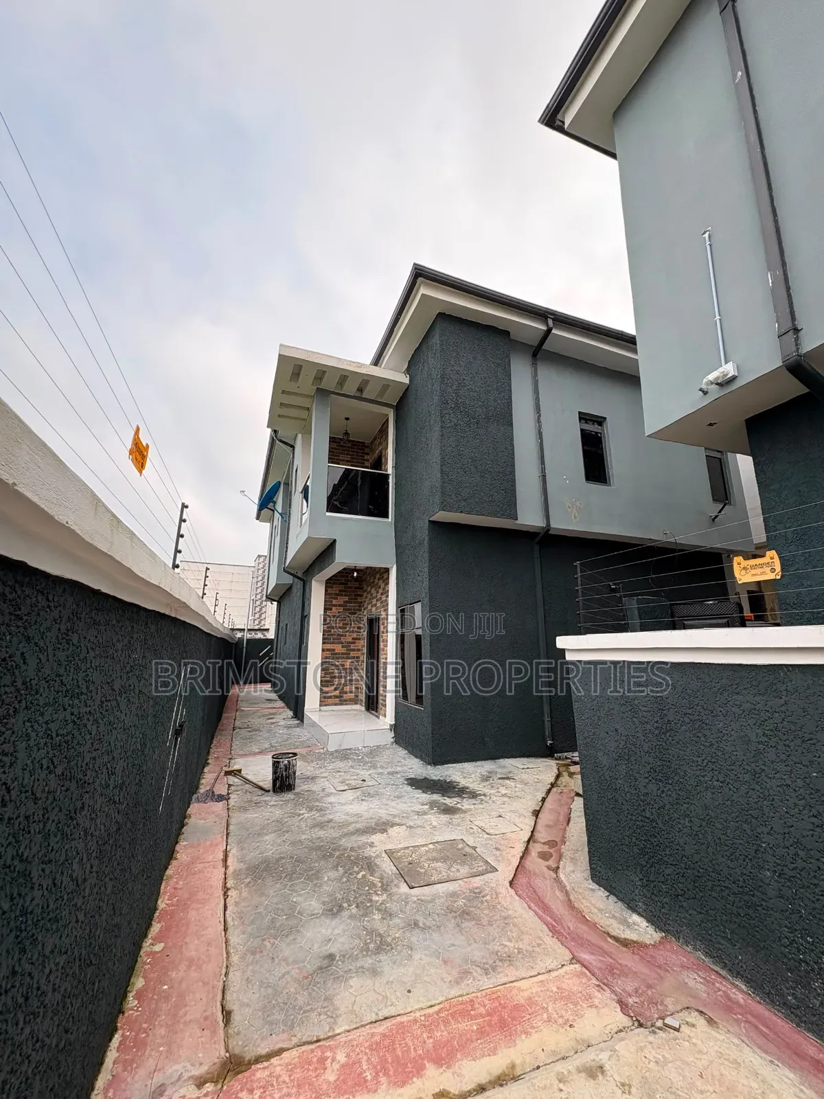 Furnished 4bdrm Duplex in Chevron for rent in Chevron