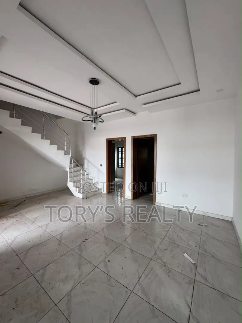 4bdrm Townhouse/Terrace in Ologolo for sale in Ologolo