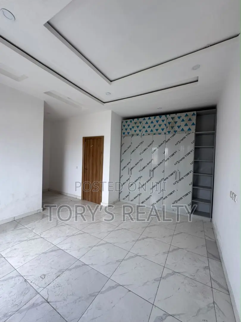 4bdrm Townhouse/Terrace in Ologolo for sale in Ologolo