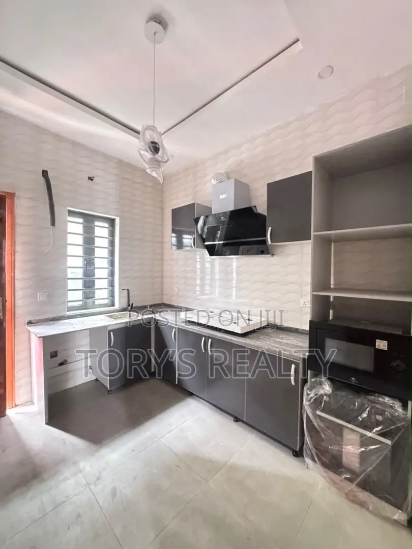 4bdrm Townhouse/Terrace in Ologolo for sale in Ologolo