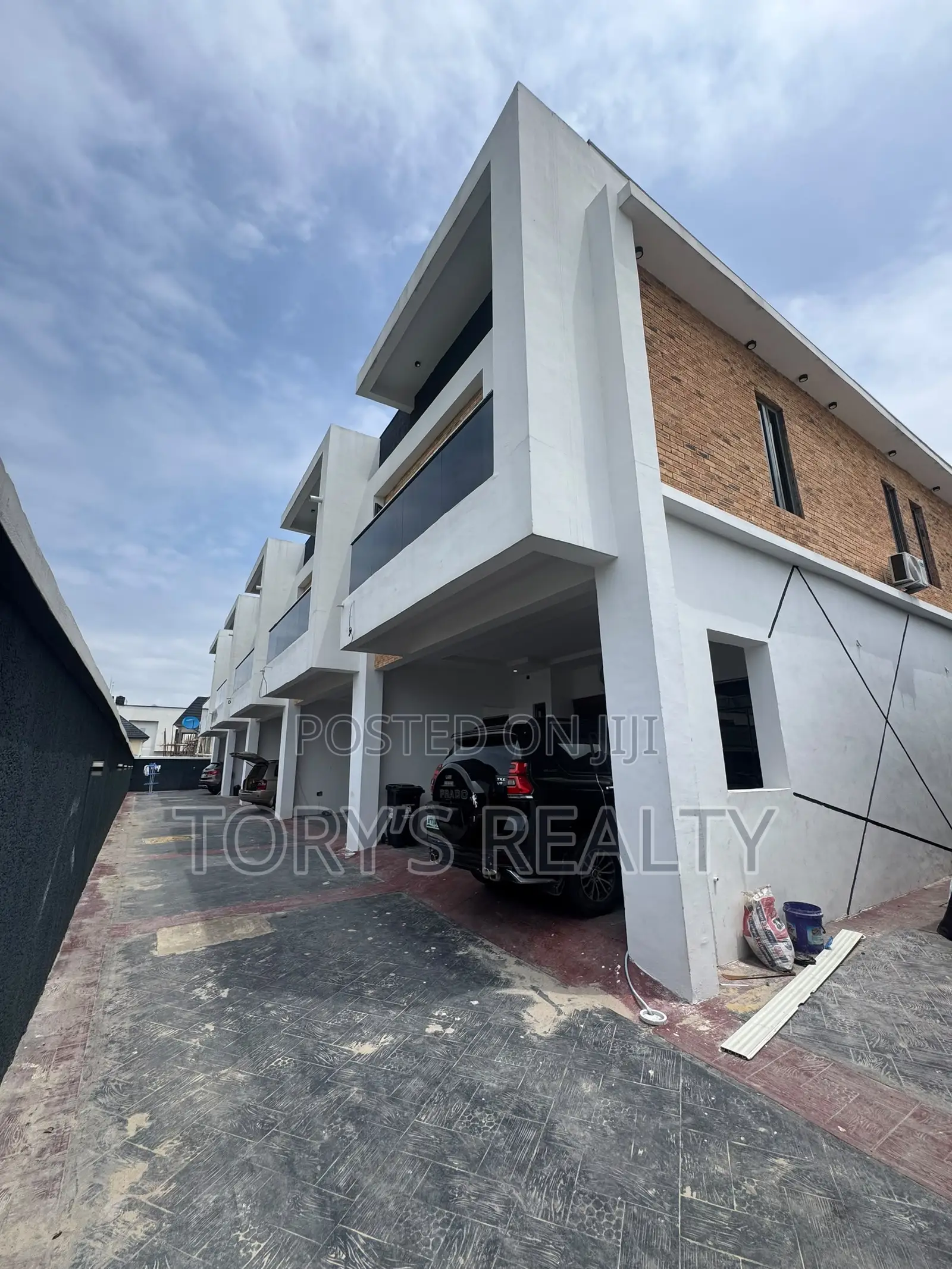 4bdrm Townhouse/Terrace in Ologolo for sale in Ologolo