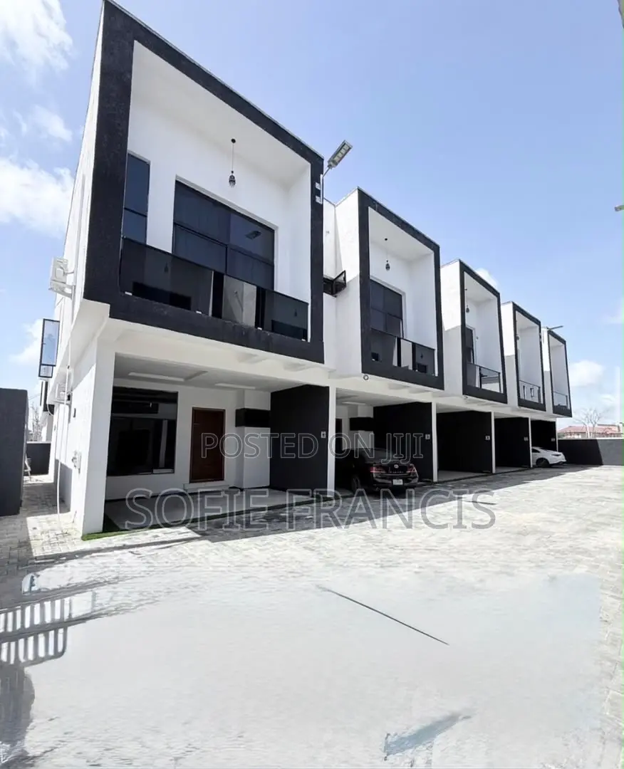 4bdrm Duplex in Ikota for rent in Ikota