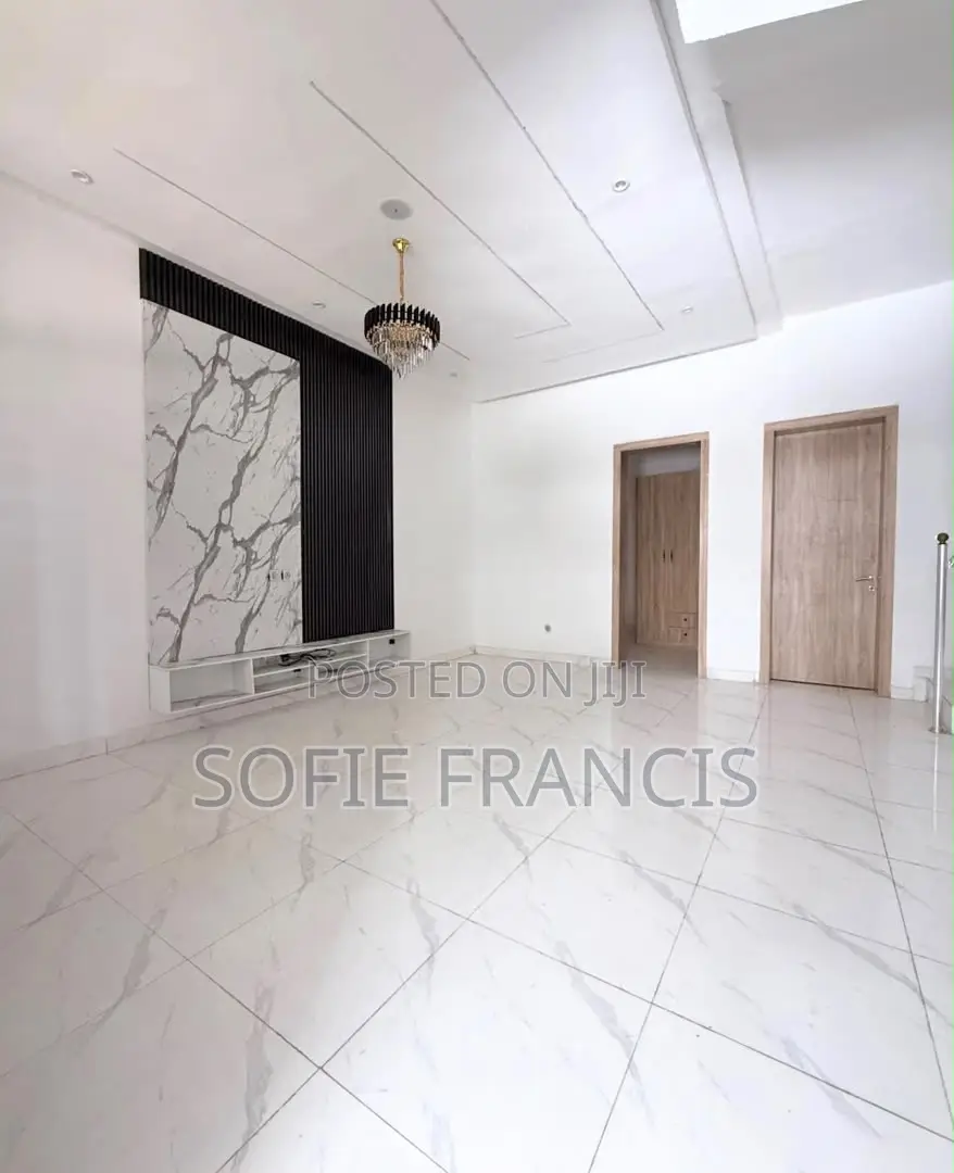 4bdrm Duplex in Ikota for rent in Ikota