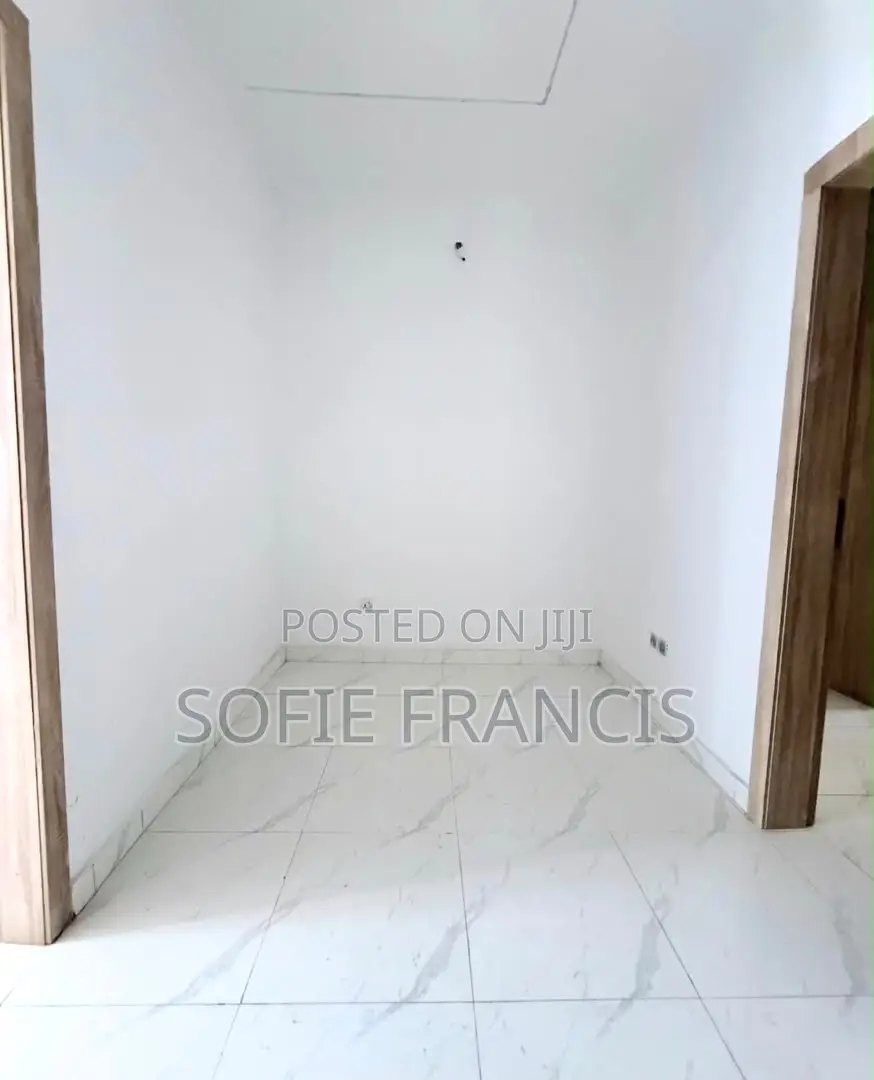 4bdrm Duplex in Ikota for rent in Ikota