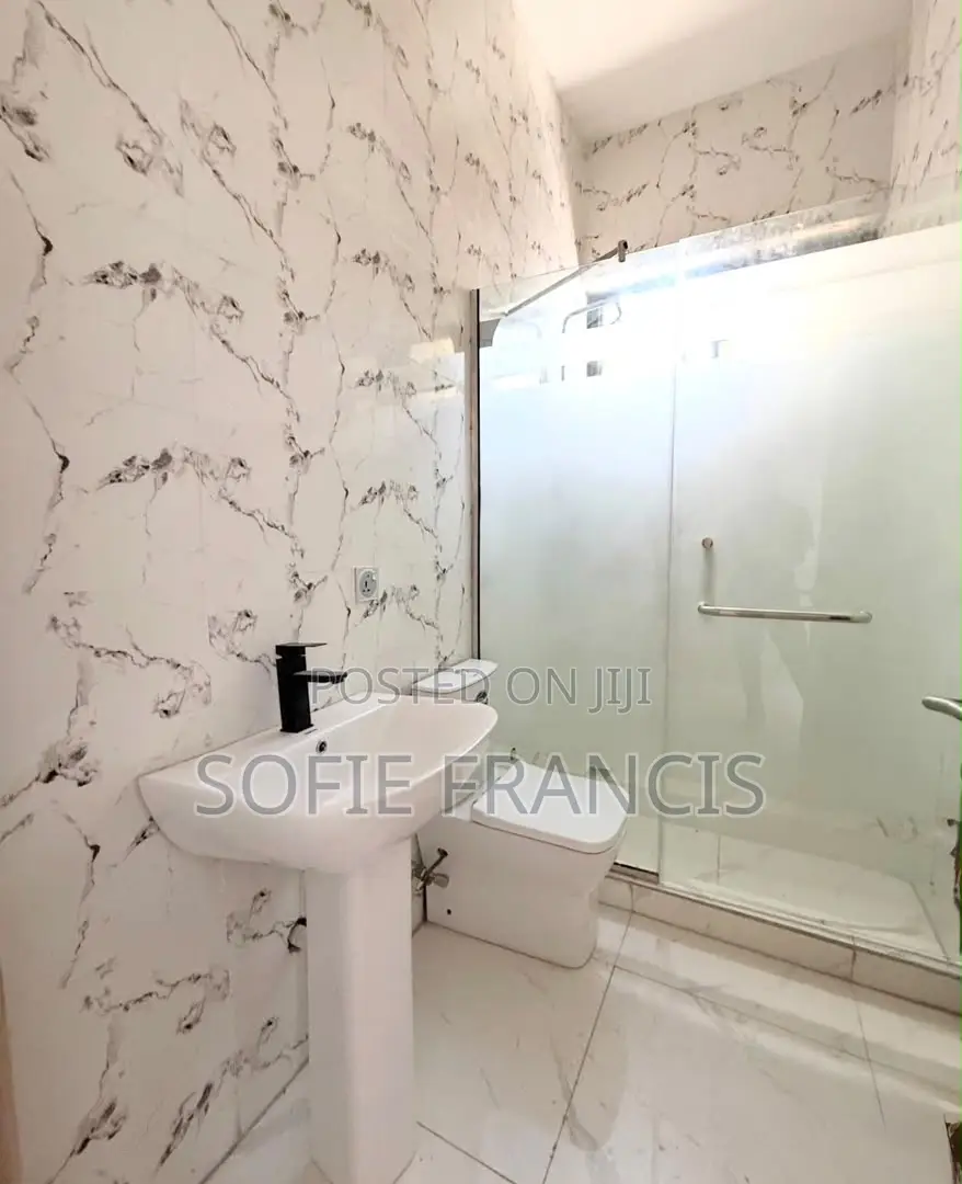 4bdrm Duplex in Ikota for rent in Ikota